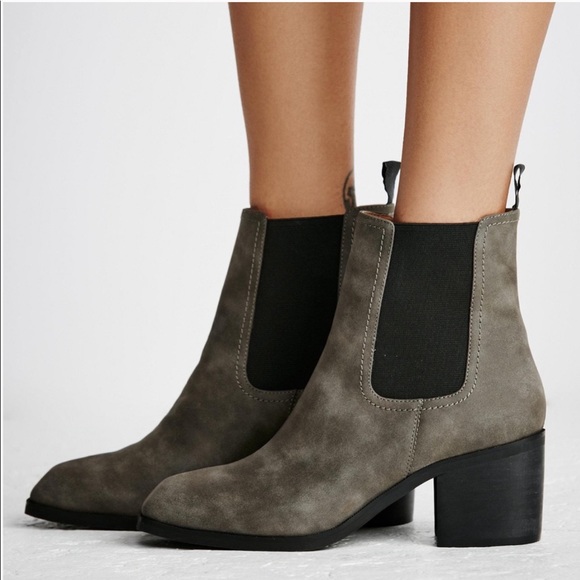 FP+ Faryl Robin vegan Pacific gray Chelsea boot - Picture 1 of 8